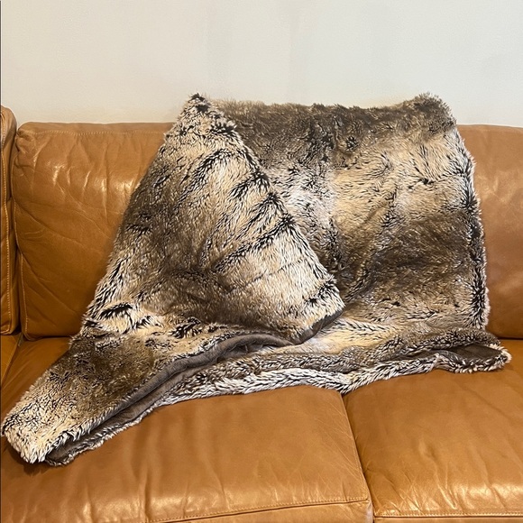 Luxurious West Elm Faux Fur Throw Blanket - Picture 1 of 6